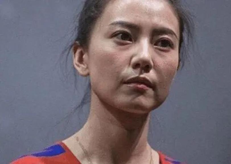 明星也逃不开的容貌焦虑：女星卸妆前后对比，自信的人才最美丽