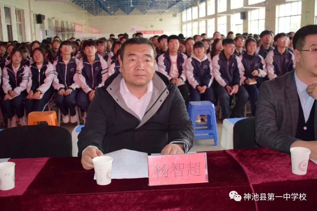 学校纪念五四运动暨表彰大会流程,我校七一表彰大会隆重召开