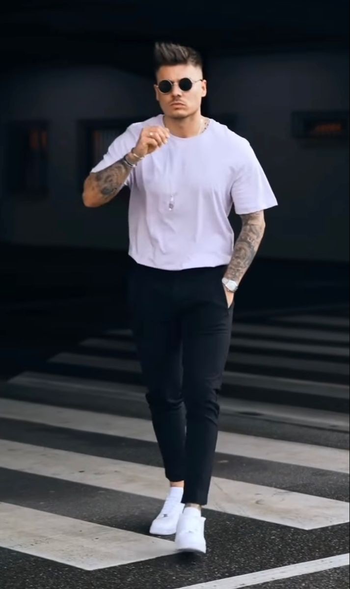 短袖白t叠穿搭配,白t内搭黑色短袖怎么穿