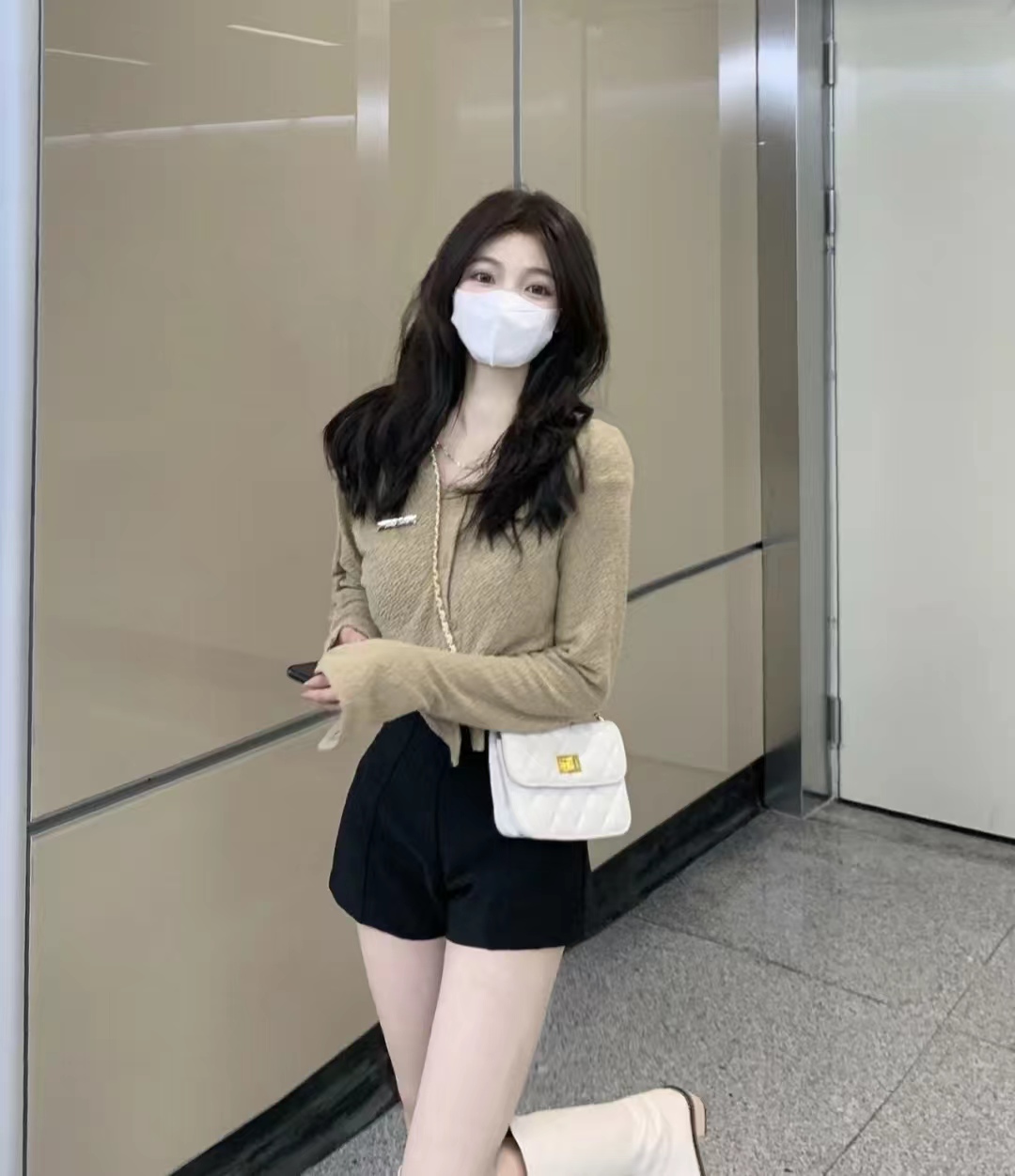 卫衣搭配什么裤子穿起来比较好,卫衣怎么同外套搭配才好看