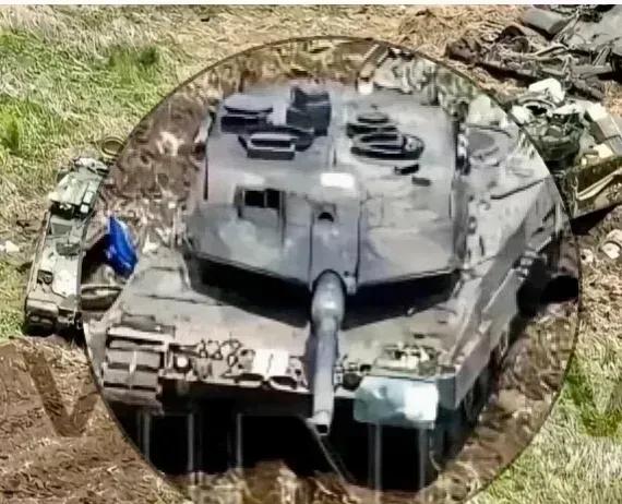 俄罗斯把豹2坦克打的稀碎，德国总理颜面扫地，只能放下狠话！