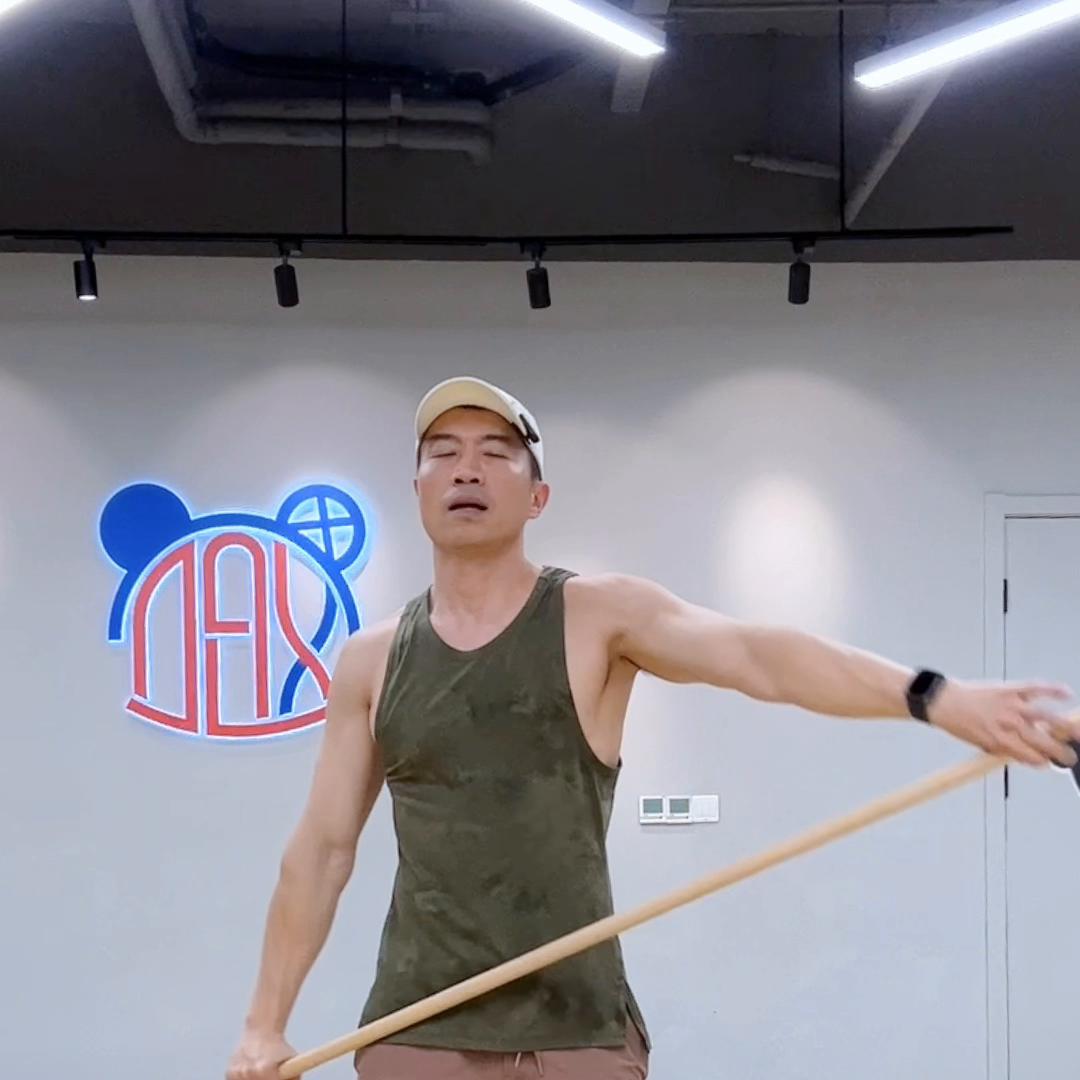 肩部拉伸每天10分钟放松肩部,做完一套动作就要拉伸一次吗