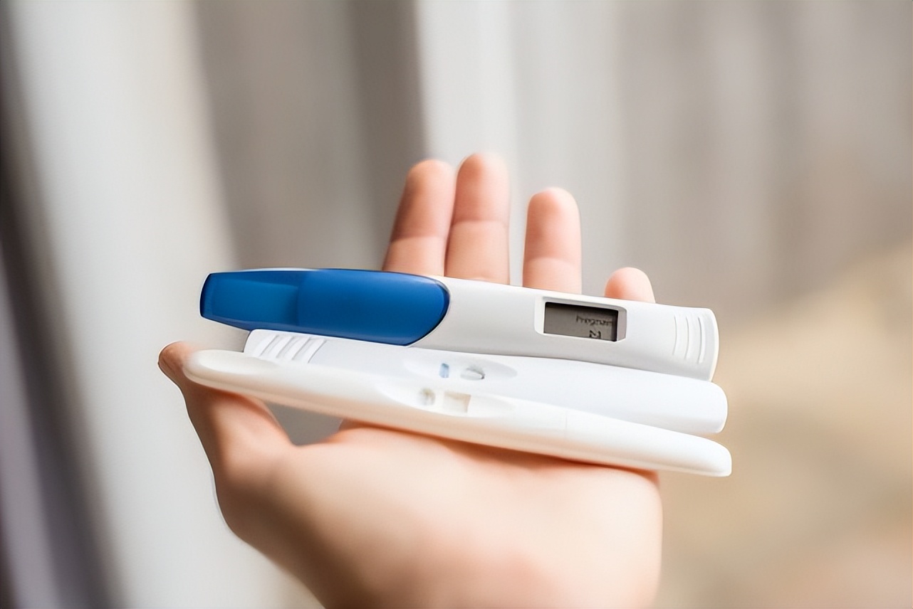 外国网友吃验孕棒里的“药片”紧急避孕，真管用吗？