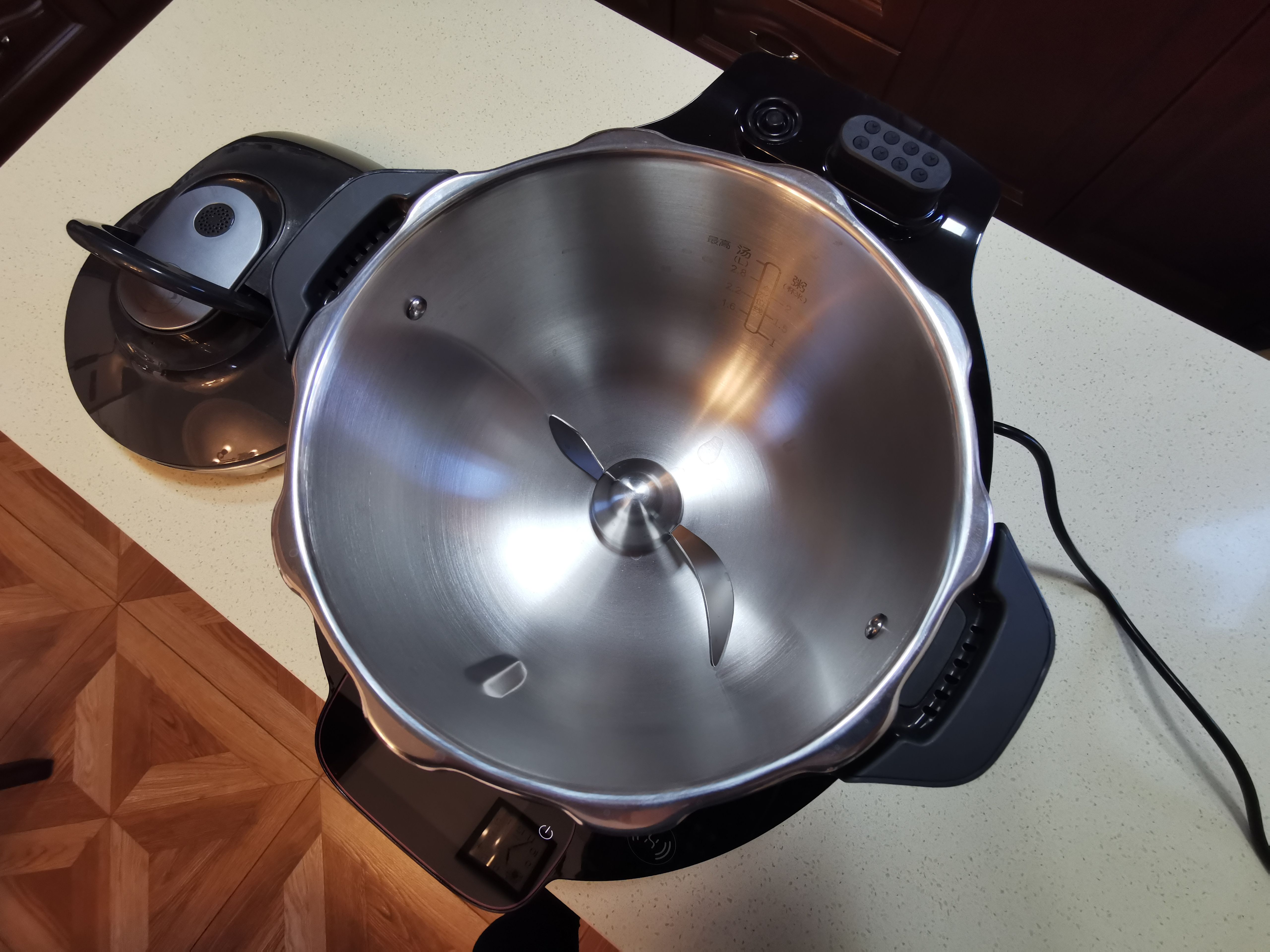 黑科技与顶级大厨交锋,厨房黑科技苏泊尔小c主厨料理机