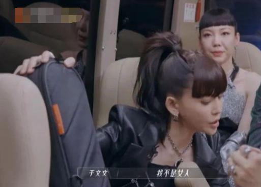 当年的“太子妃”，如今却能扮狗作揖，薛凯琪可真拧巴