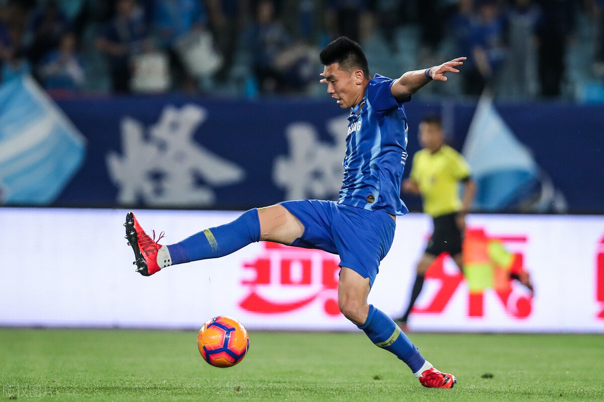 江苏苏宁球员,江苏苏宁这支球队还在踢吗