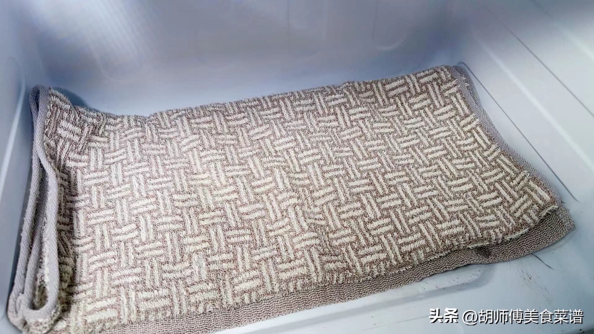 冰箱结冰放啥十分钟能融化,冰箱结冰怎么敲掉冰块