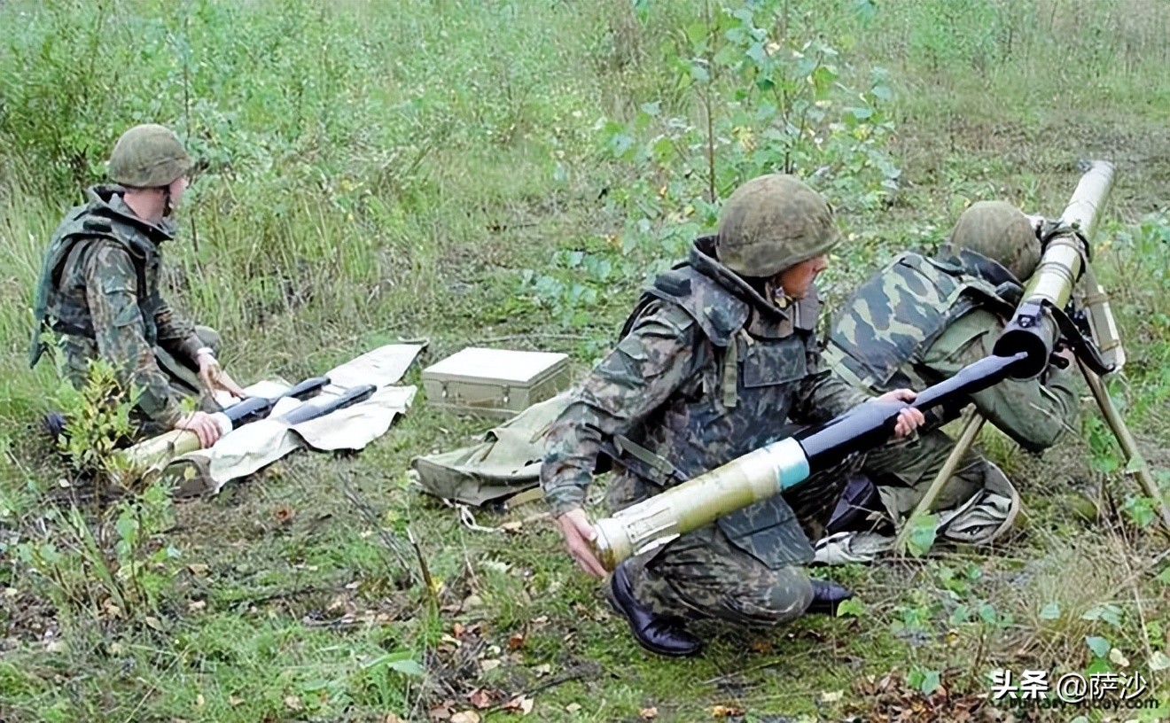 80年代部队使用的130火箭炮,中国83式履带122毫米火箭炮