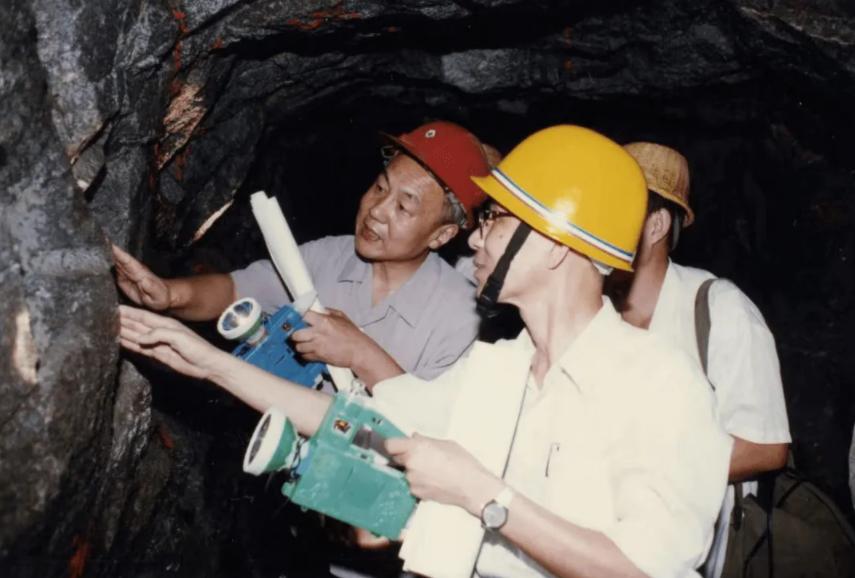 三峡大坝一共耗时多久修建完成,三峡大坝一共建造了多少年