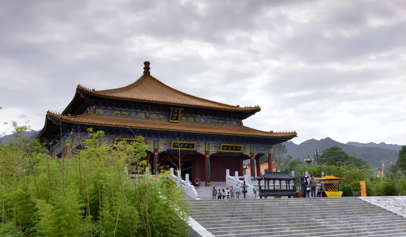 上万人“隐居”终南山，真的是远离世俗？当地村民却直摇头