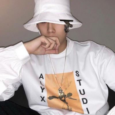 动漫男生头像伤心难过,男生的头像图片霸气冷酷无情