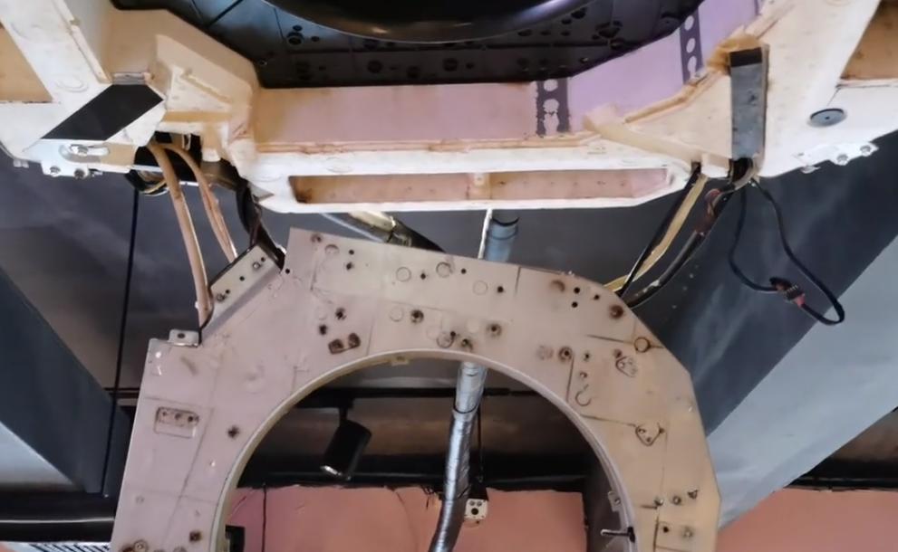 中央吸顶式空调如何拆卸查找漏水,吊顶式中央空调拆洗