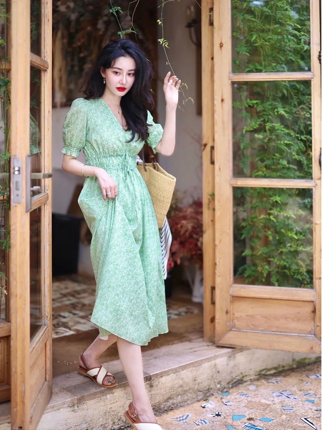 适合旅游穿的花裙子,夏天的花裙子美丽又治愈