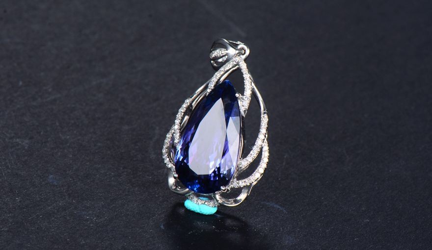 坦桑石和蓝宝石对比,坦桑石真假鉴别方法