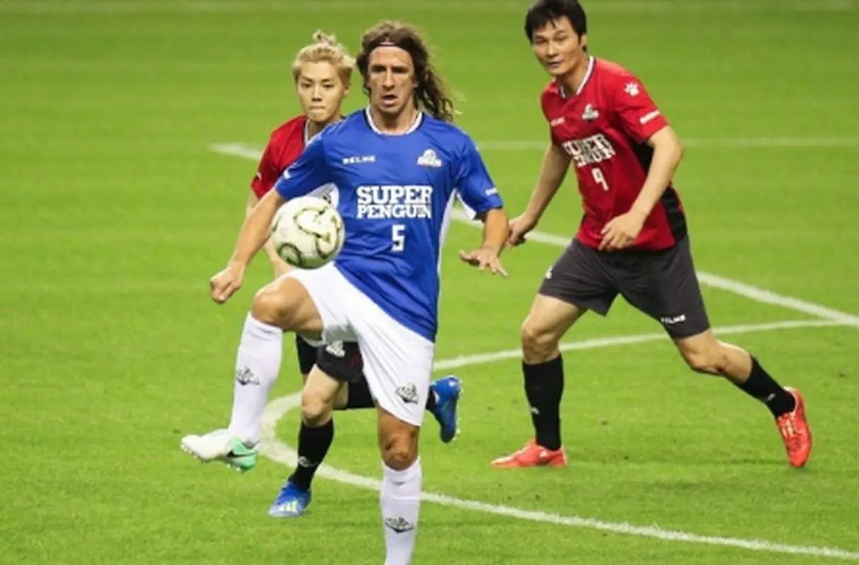 鹿晗带关晓彤看足球比赛,王思聪谈关晓彤跟鹿晗