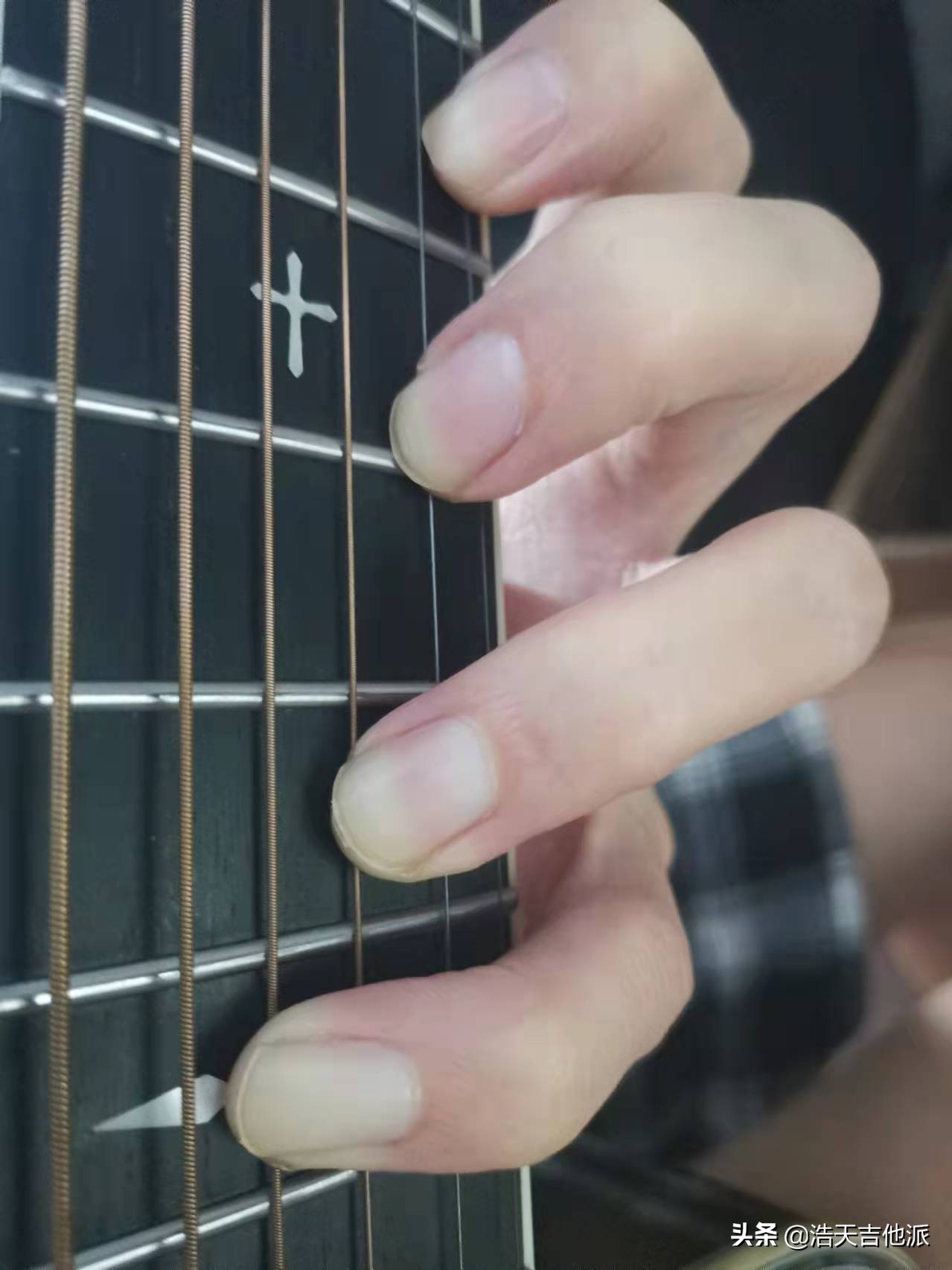 吉他弹得好的标准是什么,吉他弹多大的力度最好