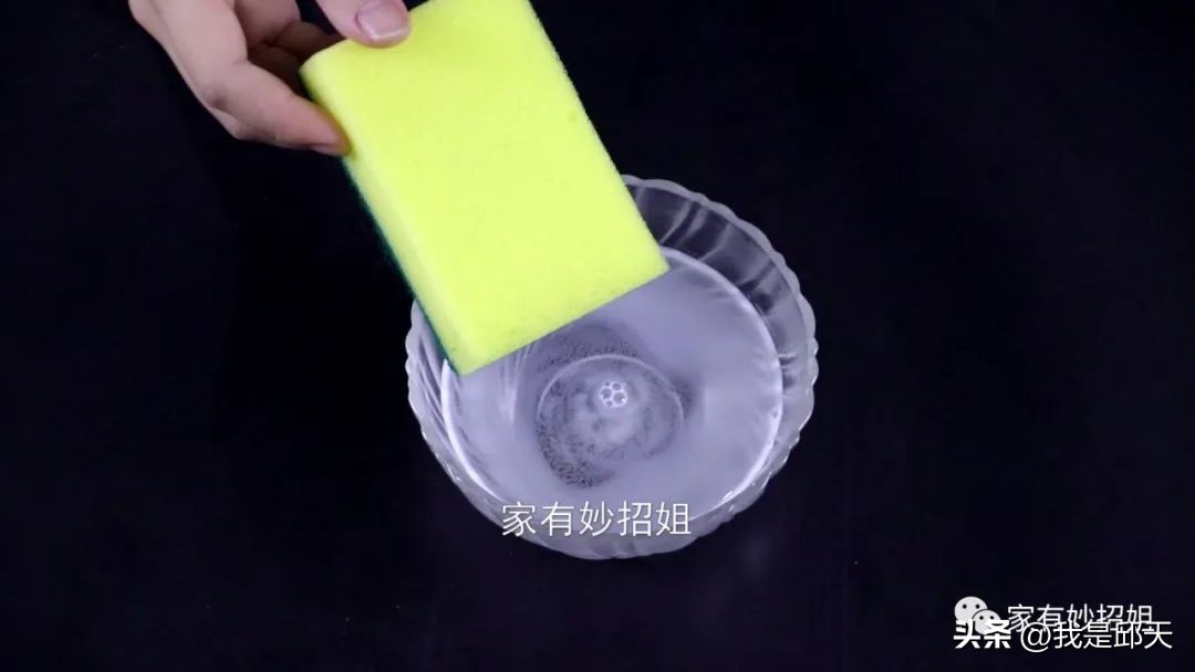 洗碗池上的小妙用,小苏打加盐清理洗碗池下水道