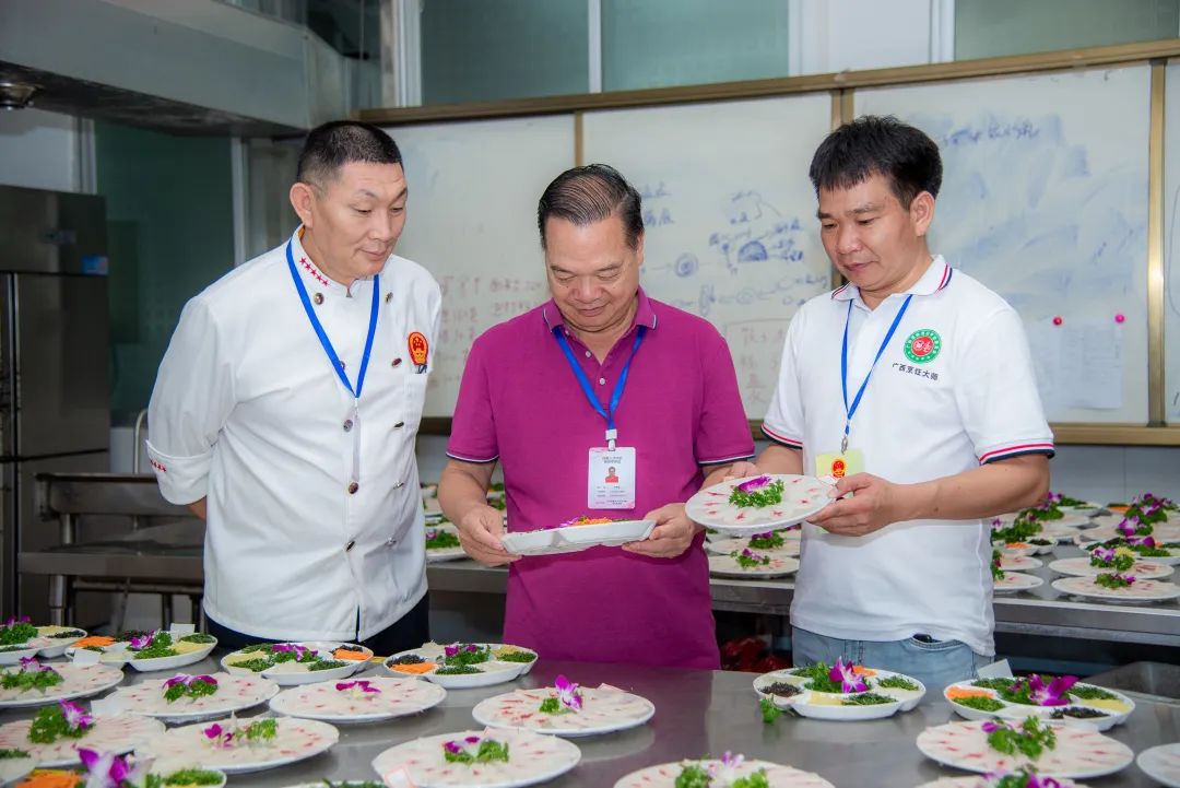 做鱼生也能考证!84人将获广西首批“横县鱼生制作”专项职业能力证书