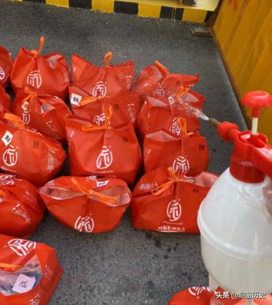 “希望疫情在上海别结束”:疫情下,这些人却在大发国难财