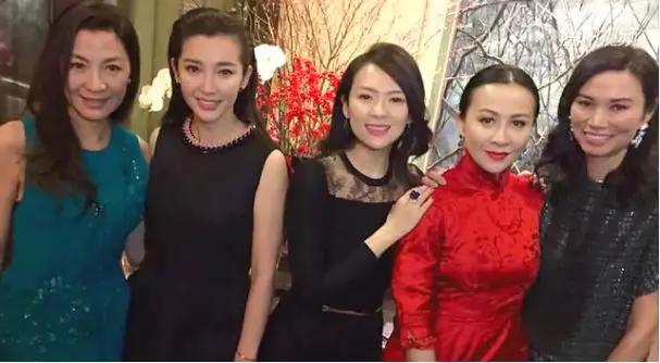 50岁邓文迪离婚后生活,邓文迪离婚靠什么生活