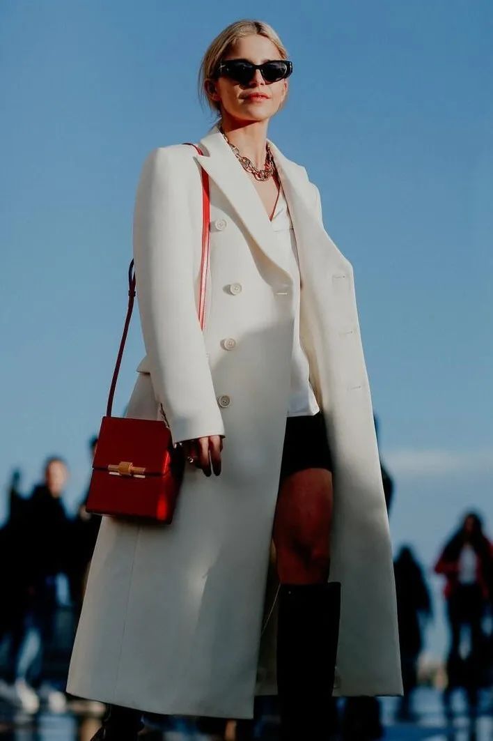 今年双面羊绒大衣流行什么颜色,今年最流行什么颜色的大衣