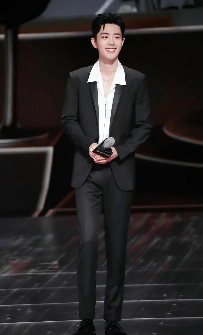 肖战天生侠气风骨,肖战清秀的五官