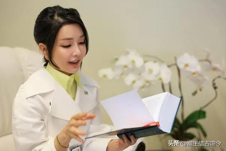 印度峰会上争奇斗艳：韩国第一夫人好嫩，日本第一夫人清新脱俗