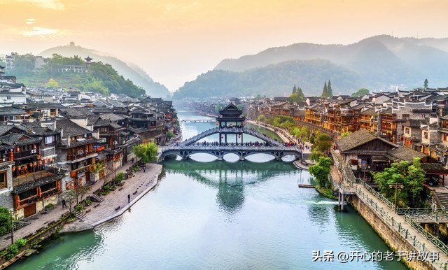 凤凰古城磁浮观光快线,凤凰古城景区