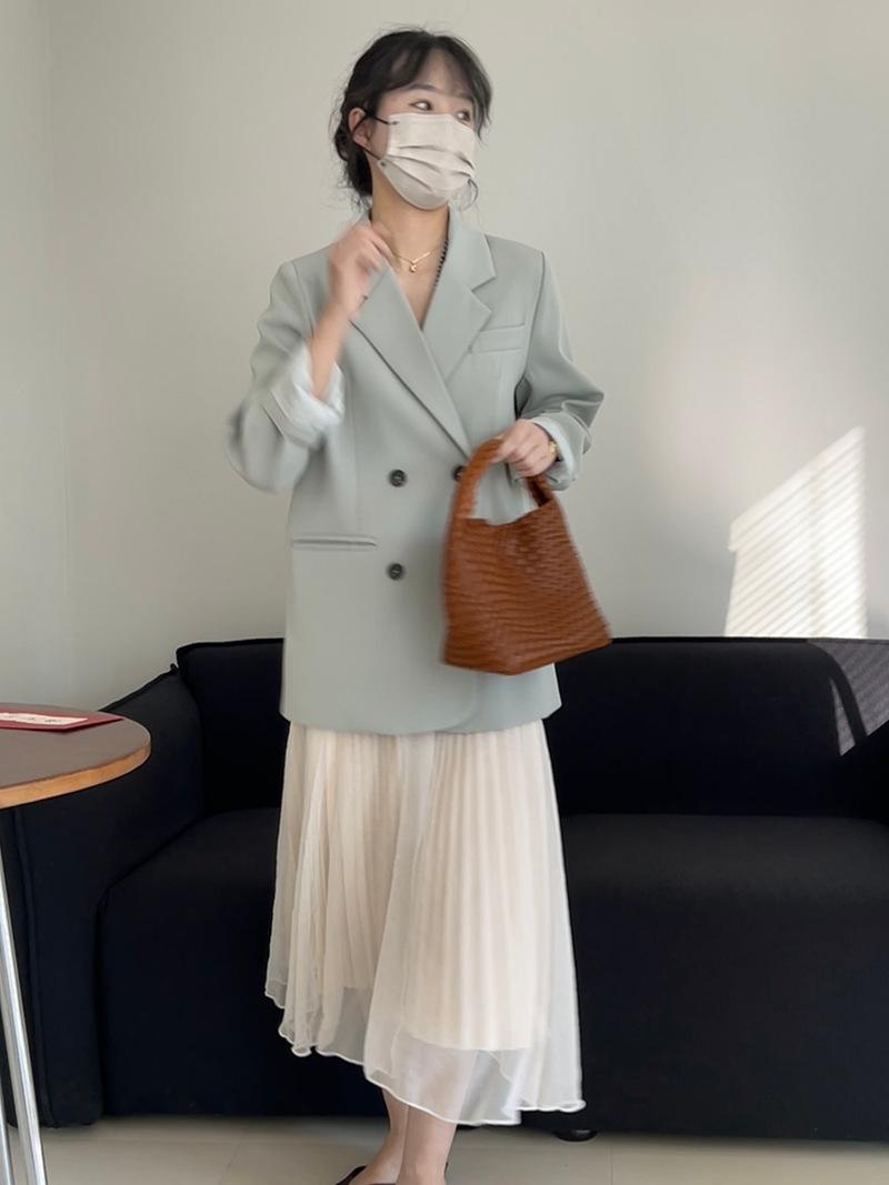 西装半身裙怎么穿显年轻活力,西装半身裙怎么穿更好看