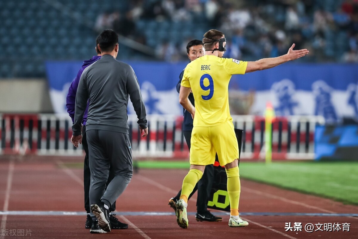 面具侠来了!津门虎队除贝里奇外还曾有两名面具侠前锋征战中超