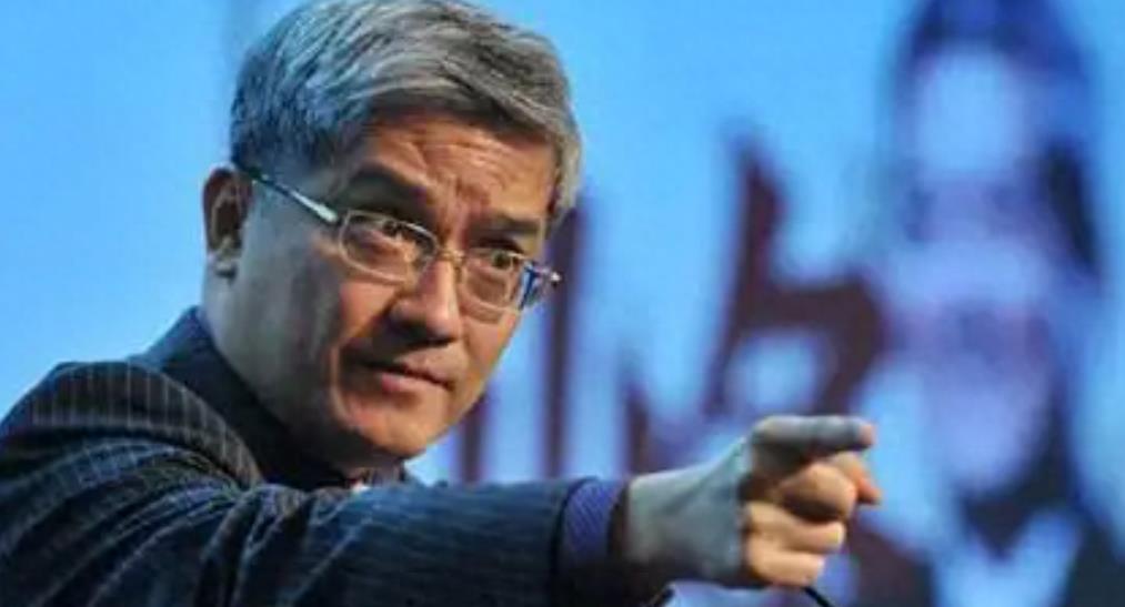 “白嫖”空姐三年，让其背负900万债务，*咸平郎**坠落之路是怎样的