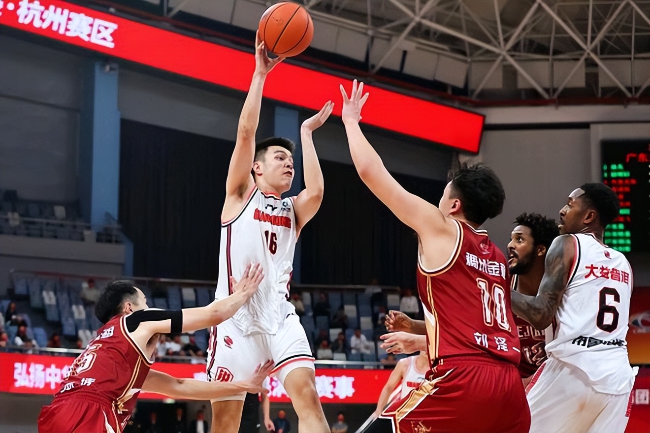 朱芳雨新消息广东宏远,广东宏远续约小将朱芳雨刘权标