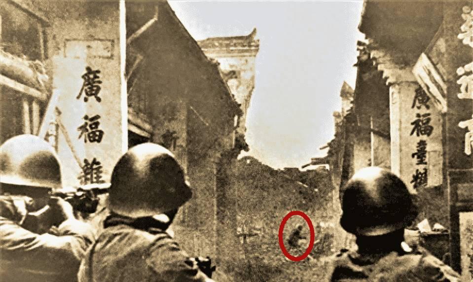 老照片:掠夺伊拉克黄金的美军,与德军合影的波兰*妓军**