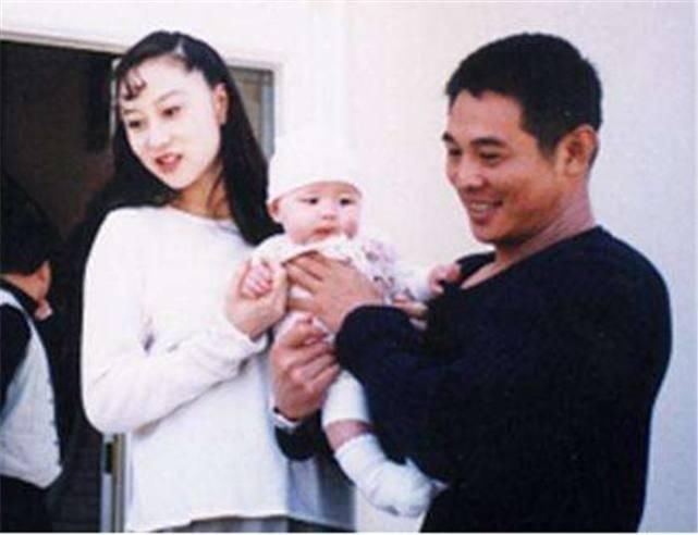 李连杰利智和黄秋燕,李连杰利智的女儿和黄秋燕的女儿