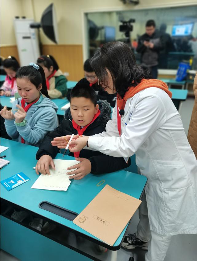 气球实操课,气球律动操幼儿小班