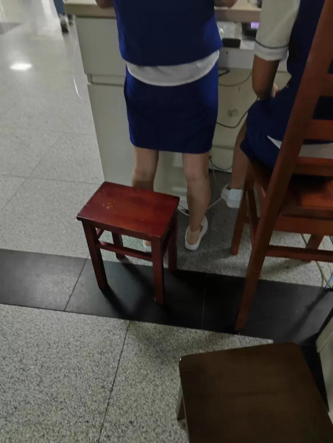 护士穿着工作服不用排队打疫苗,护士穿白大褂吗