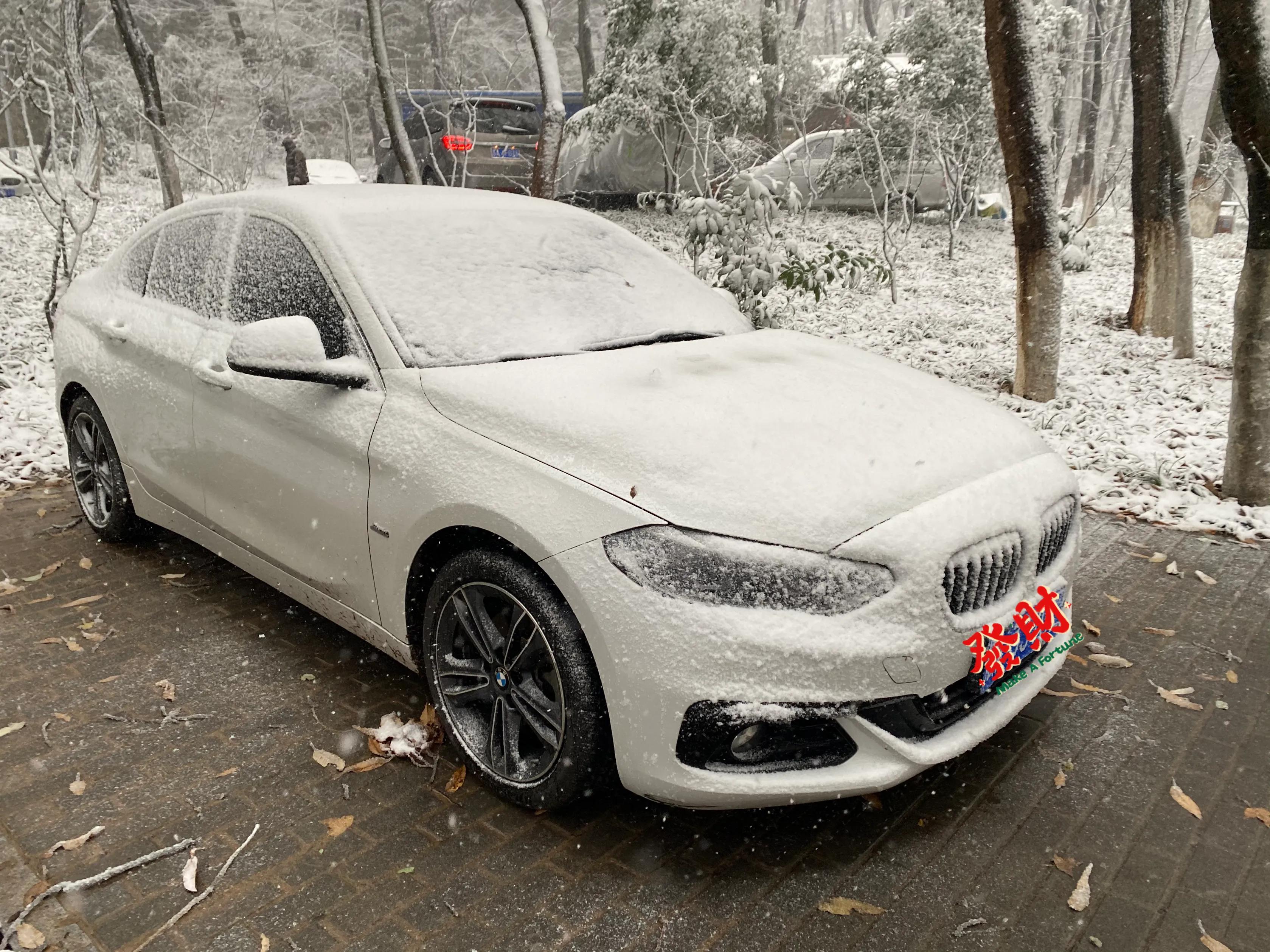 虎哥说车宝马118,宝马118起步抖正常吗