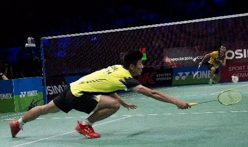 劈吊和劈杀用的是正手还是反手,正手劈吊劈杀慢动作分解