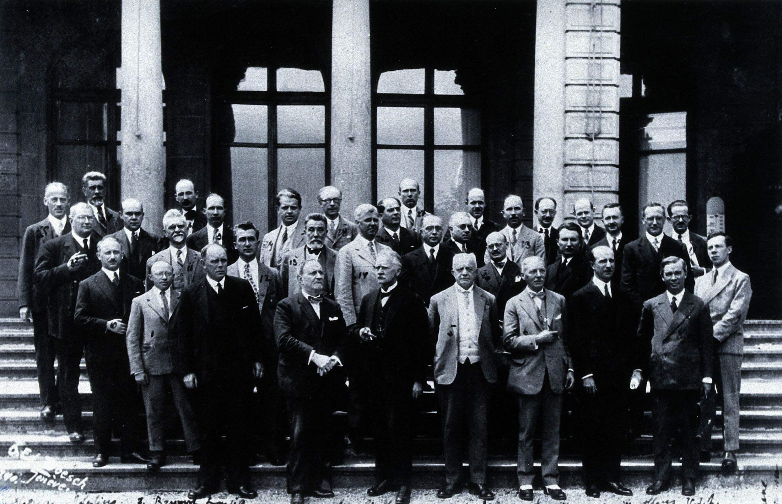 德国中央政府和州政府,德国总理与内政部