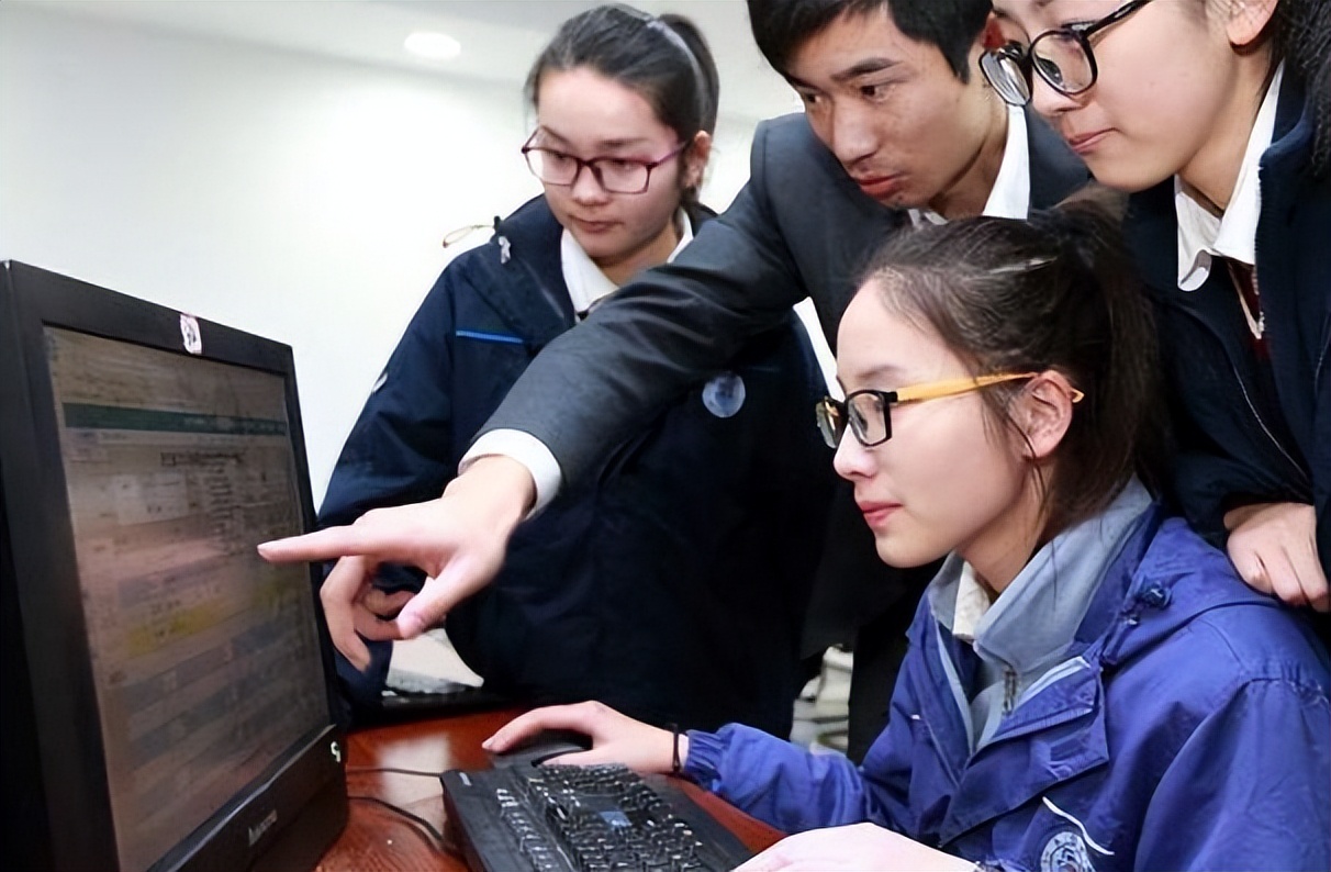 适合女孩子就业前景好的专业,女孩十大就业前景最好专业及学校