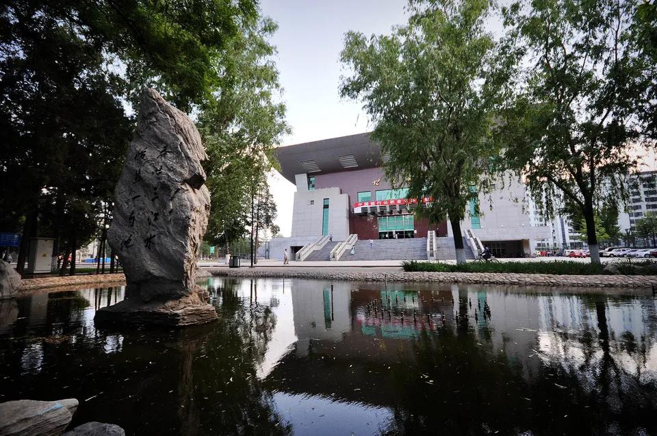 中国人民大学的学费多少,选科要求,奖助学金哪些及就业前景如何