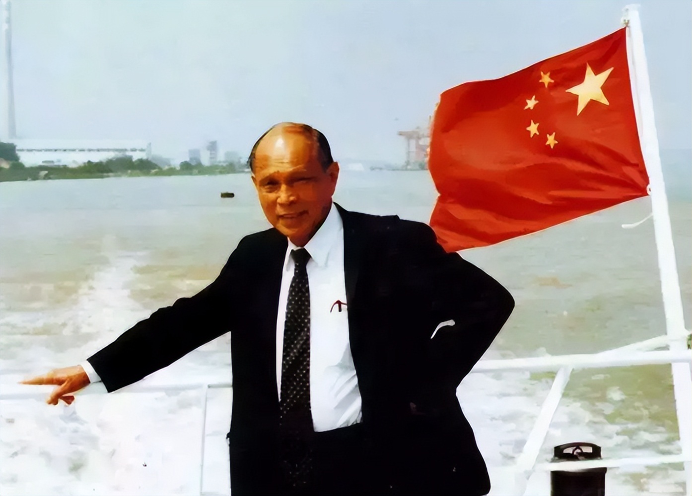 霍英东:从水上人到红顶巨贾的传奇一生