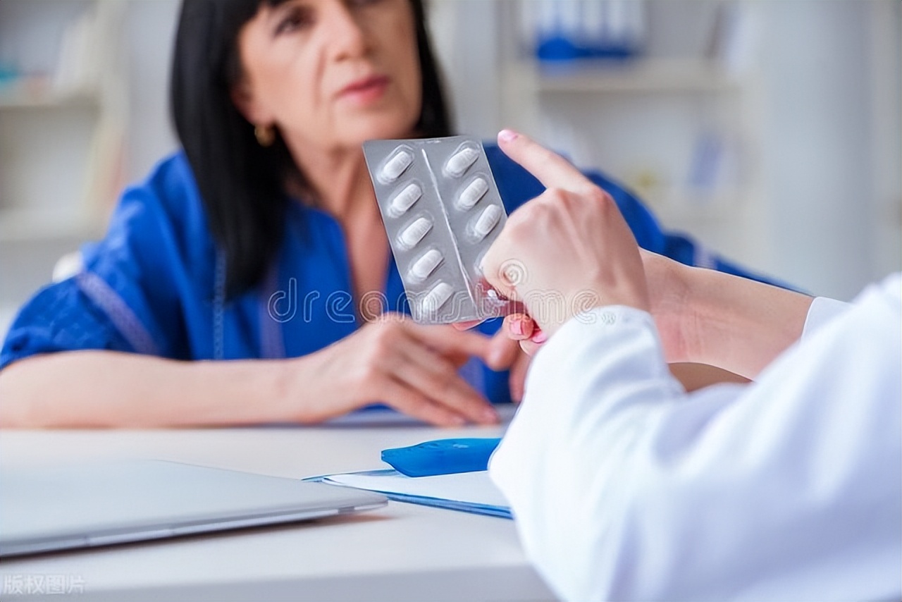 脚气反反复复怎么办？医生教你2个实用小妙招，根治脚气不复发