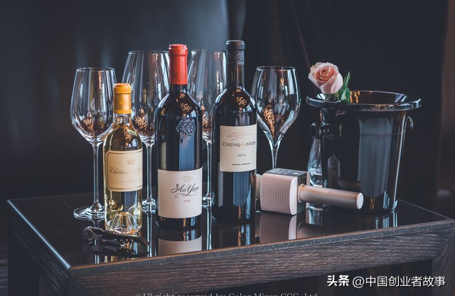 开一家30万的小酒吧如何运营，如何快速盈利。如何快速扩张？