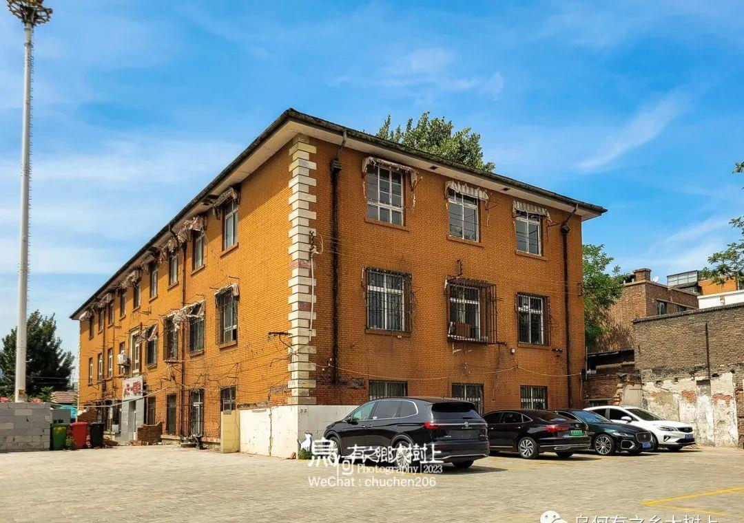 “从棉纺厂到医院，这个建筑的命运如何转变？”