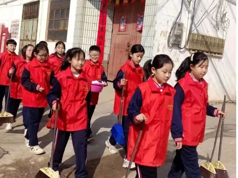 学雷锋，邢台市教育系统在行动