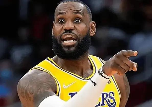 鎵撹触鐨勪笉鏄ぉ鐪熸槸鏃犻偑,鎵撹触闃块噾鏂殑鐢蜂汉