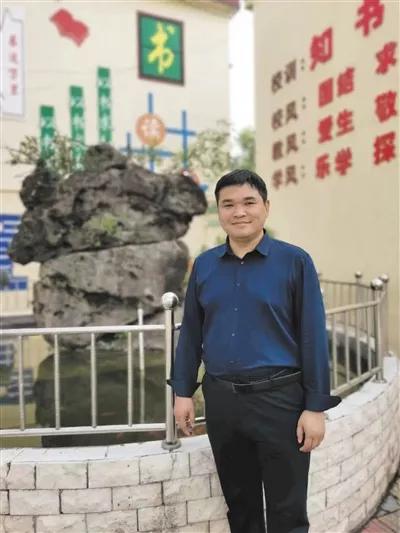 ​作文如做人，做人胜作文聆听吴伟“做人与作文”主题教育报告有感