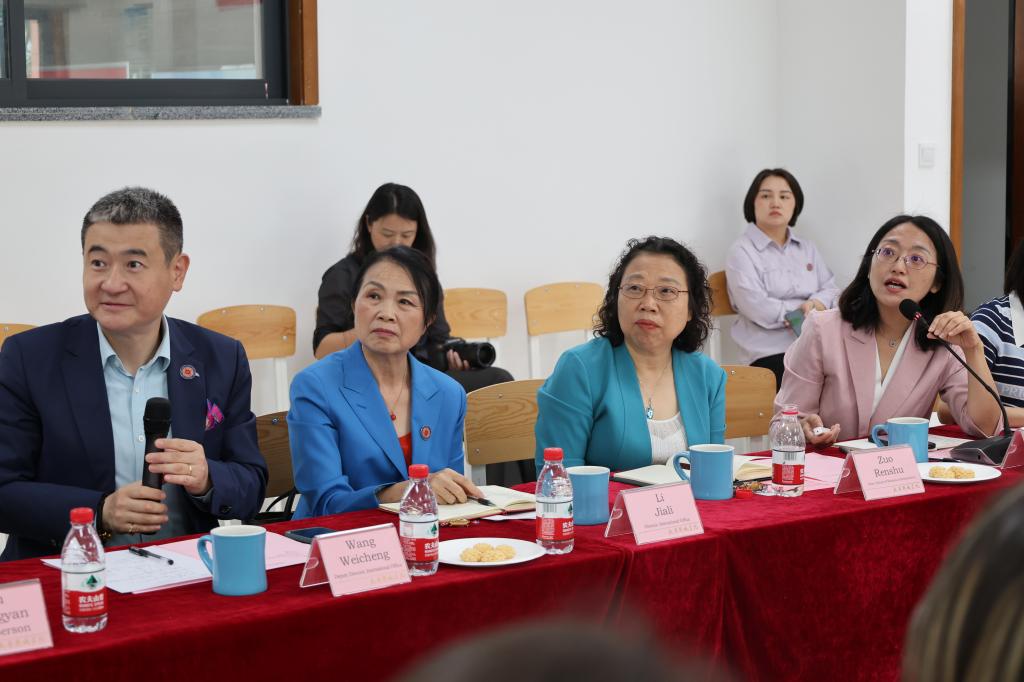 哥伦比亚代表团访问,哥伦比亚访问团