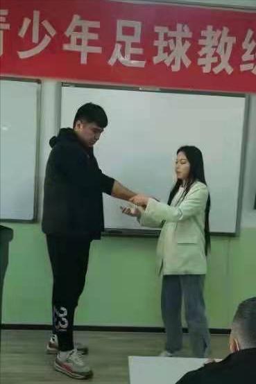 乌市足球儿童培训班,乌市青少年足球培训班